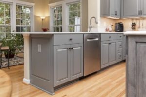 Replacing vs. Refacing Kitchen Cabinets 