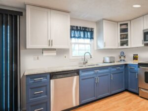 Secrets to Maximizing Storage in Your Custom Cabinet Renewal